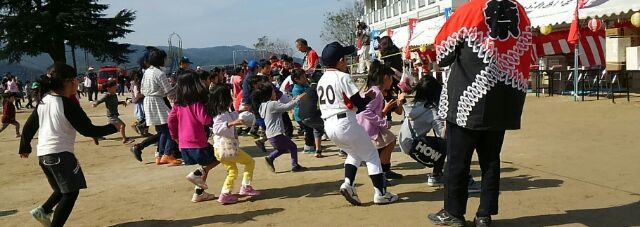可愛いパンくい競争…