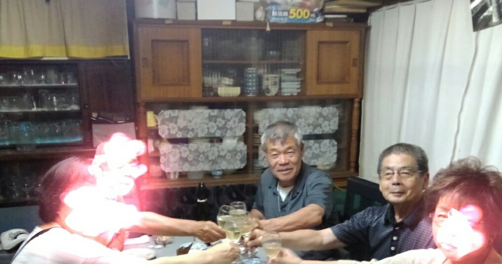 シャンパンで乾杯　?