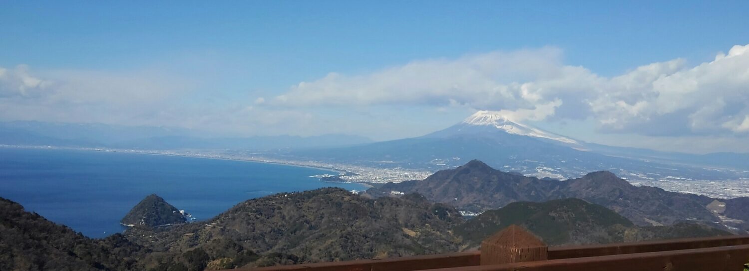 富士山、駿河湾一望